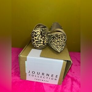 Journee Collection's flat, so cute!  Patricia!​
🏷️ NWT🏷️